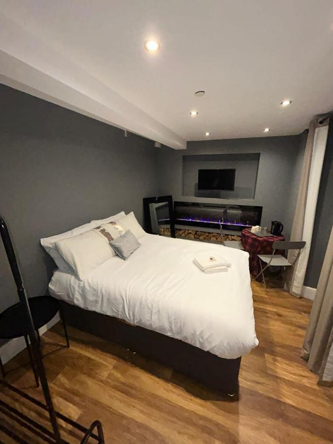 Cosy Double Bed With Fire Place Apartment Единбург Екстериор снимка